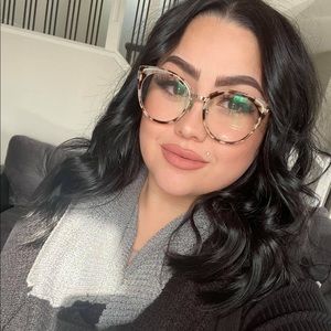 Meet your Posher, Evelyn